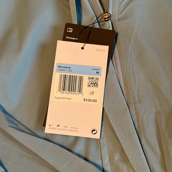 Nike Oversized Repel Packable Lightweight Running Jacket NWT Size Medium - Picture 3 of 9